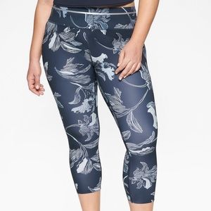 Athleta Navy Floral Sonic Capri Leggings - Large